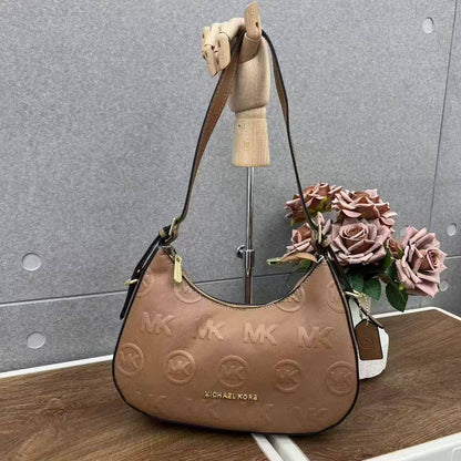 Coach
65 dhs💓

Zain232
♥️♥️♥️