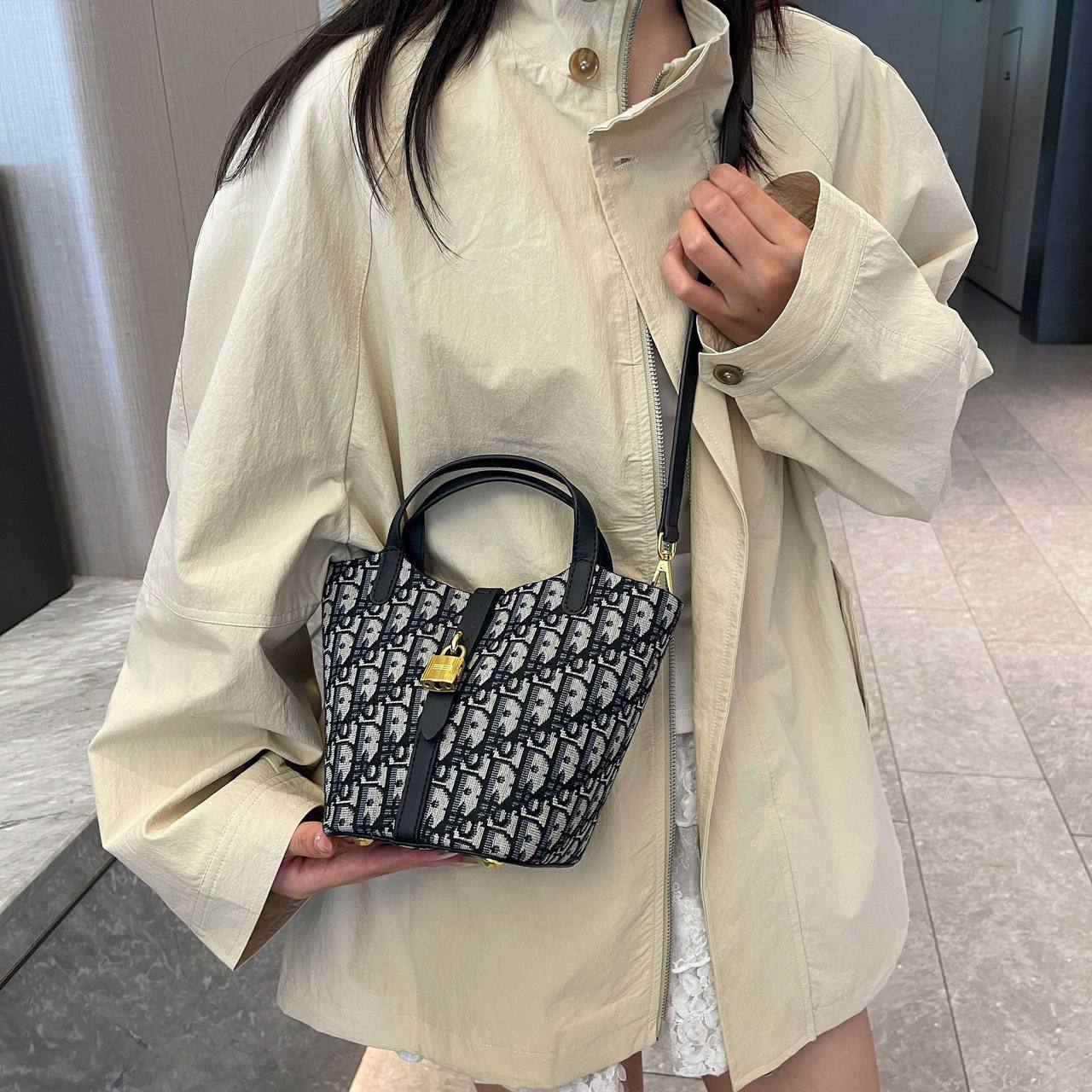 LV - Dior
Size 23cm 

with box 🎁🎁🎁

80 dhs👑

Zain219
♥️♥️♥️