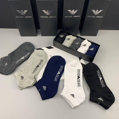 NEW CAME
SOCKS 
GOOD QUALITY 
35 dhs✅
(IN ONE BOX 5 PAIRS)

Zain40
♥️♥️♥️