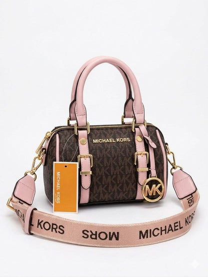 MK

Good quality 
Size:19*cm
100 dhs🇦🇪🇦🇪🇦🇪

With box 📦

Zain70
♥️♥️♥️