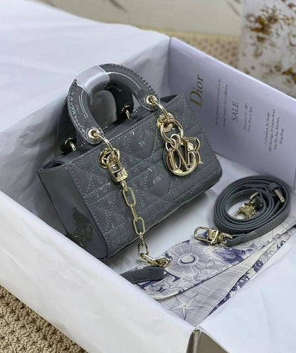 Chanel

With box 
🎁🎁🎁

85 dhs🪙🪙

Zain168
♥️♥️♥️