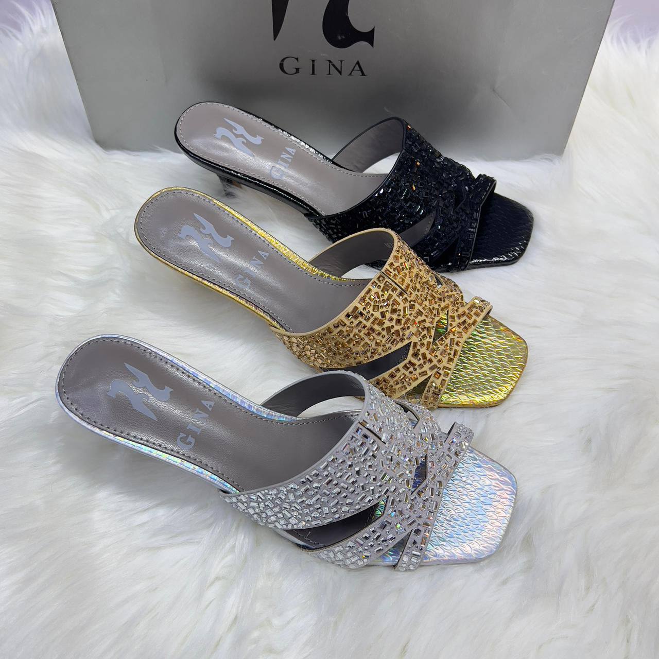 GINA 
140 dhs🇦🇪
Size 36-41 

Zain88
♥️♥️♥️