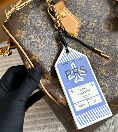 LV
 MASTER QUALITY
 WITH BOX  
260 dhs✅

Zain295
♥️♥️♥️