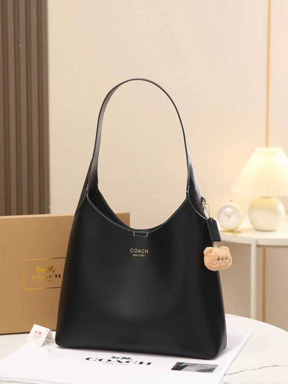Coach 

good quality, size 34*27 cm 
95 dhs❣️

Zain12
♥️♥️♥️
