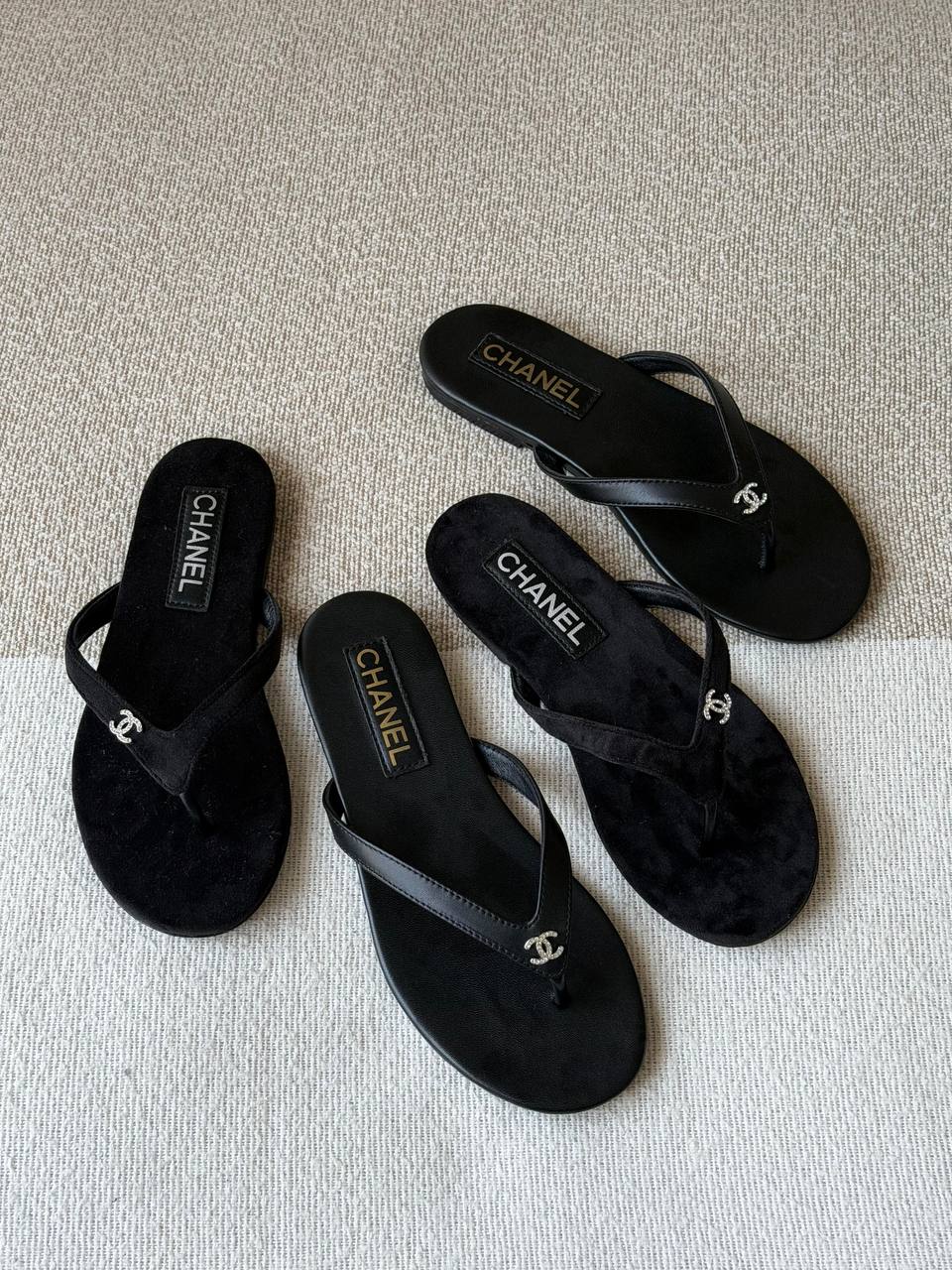 Chanel
AA Quality
Size 36 to 41
400 dhs✅

Zain288
♥️♥️