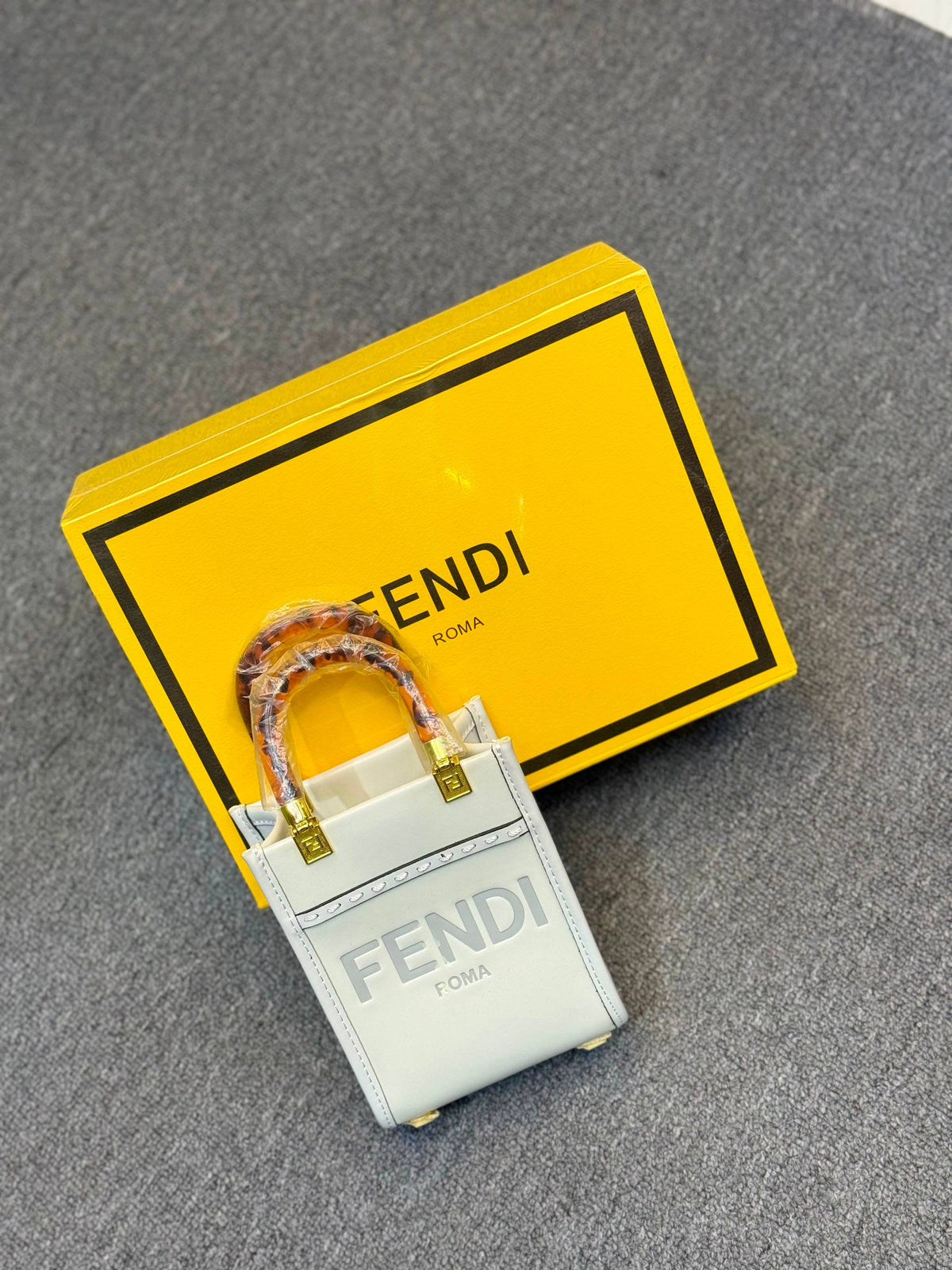 Fendi

100 dhs
With box

Zain331
♥️♥️♥️