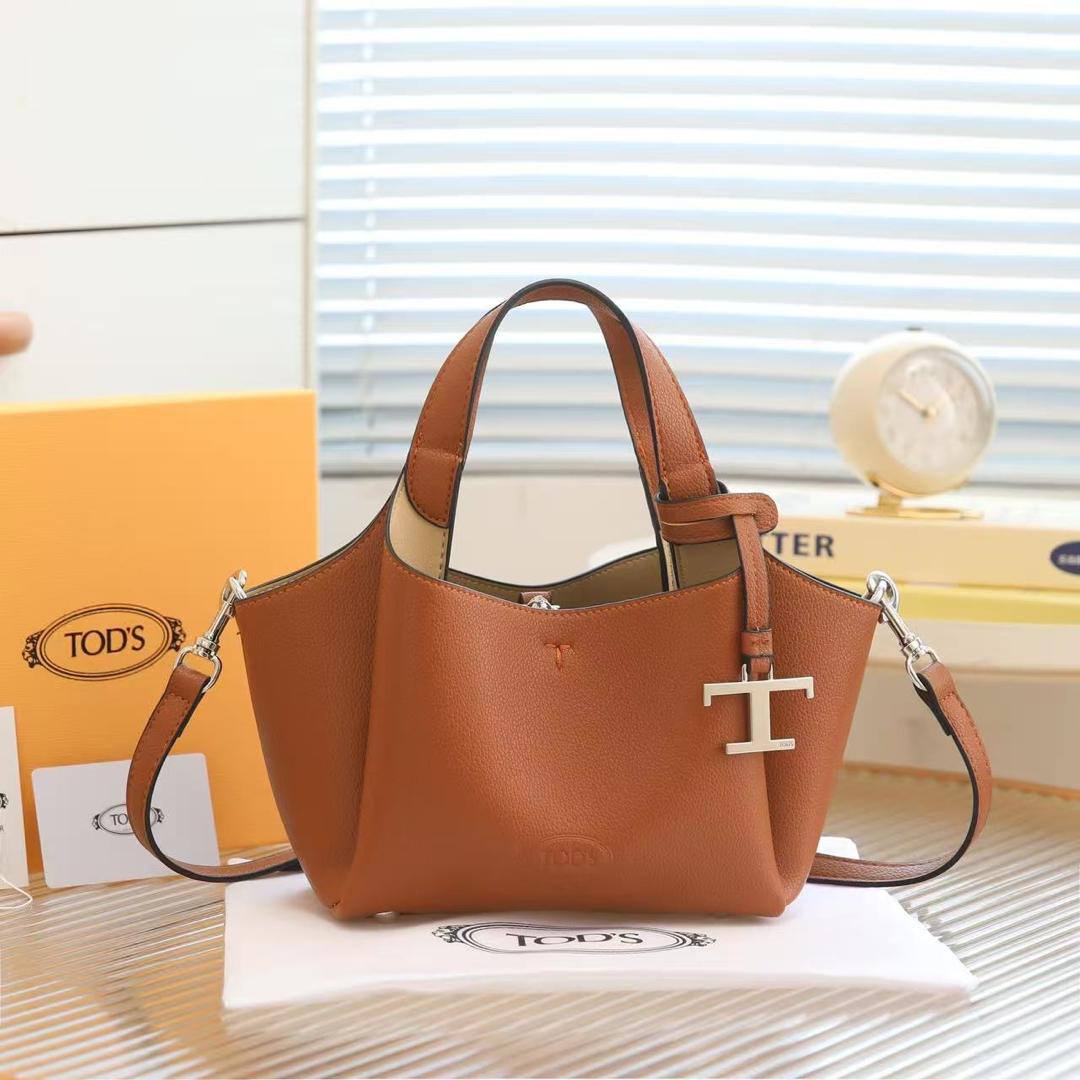 TODS
110 dhs🇦🇪🇦🇪
with box
size 24cm
High quality

Zain26
♥️♥️♥️