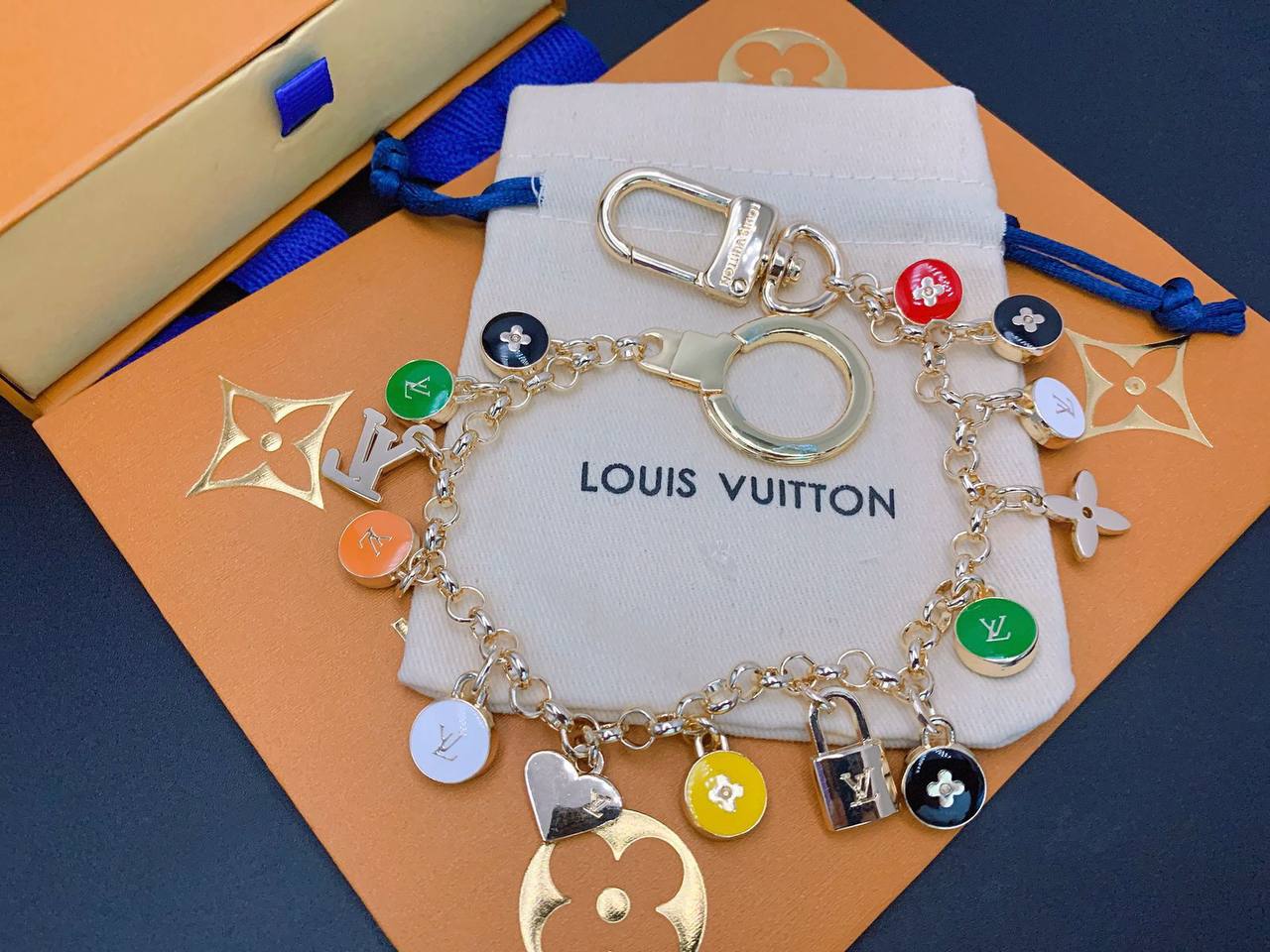 APM ✨💫
NECKLACE
EARRINGS
RING
BANGLE
230 dhs✅ SET
 WITH GOOD BOX AND PAPER BAG🛍️🎁

Zain89
♥️♥️♥️