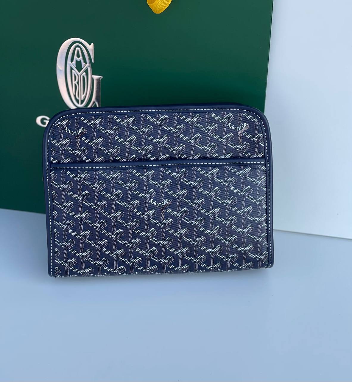 GOYARD
*Clutch bag* 
*Master quality* 

400 dhs🪙🌨️

Zain179
♥️♥️♥️