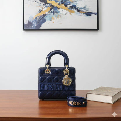 Dior
ᴍᴀᴛᴛᴇ ʟᴇᴀᴛʜᴇʀ ᴍᴀᴛᴇʀɪᴀʟ
ᴡɪᴛʜ ᴛᴡɪʟʟʏ ɪɴᴄʟᴜᴅᴇ
sɪᴢᴇ: 20 cm
ᴡɪᴛʜ BOX
🎁🎁🎁

95 dhs🪙🌨️

Zain31
♥️♥️♥️