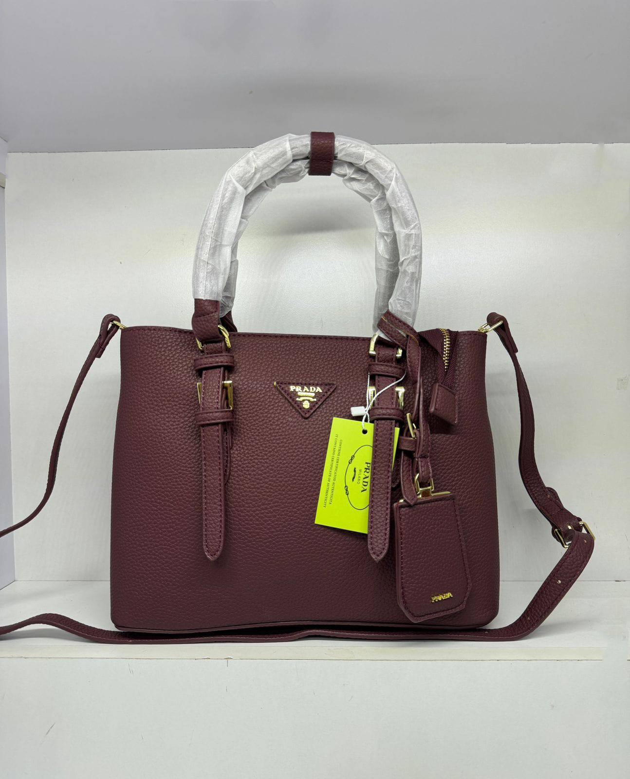 Prada
High quality
100 dhs✅

Zain50
♥️♥️♥️