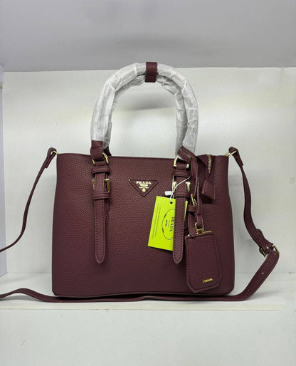 Prada
High quality
100 dhs✅

Zain50
♥️♥️♥️