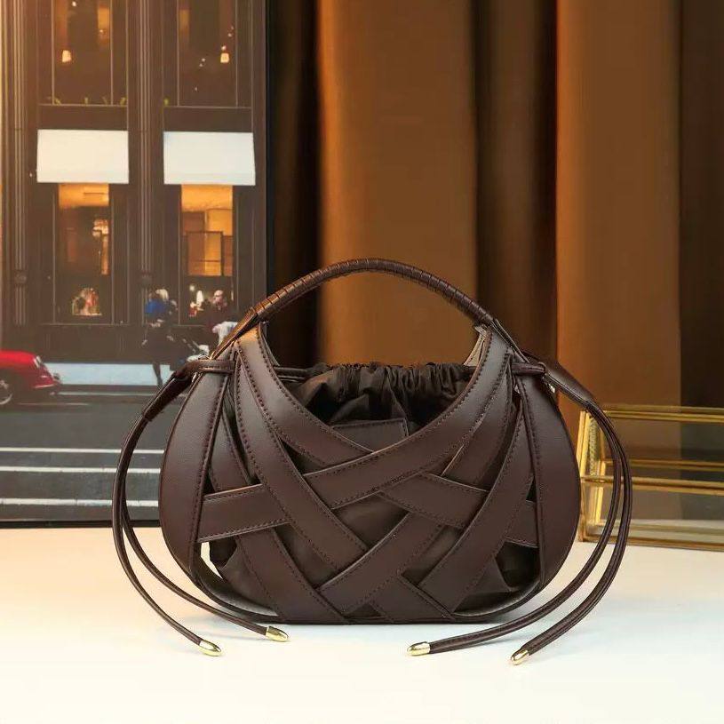 BOTTEGA 

RESTOCK  

HIGH QUALITY 
WITH BOX 

115 dhs🇦🇪🇦🇪

Zain295
♥️♥️♥️
