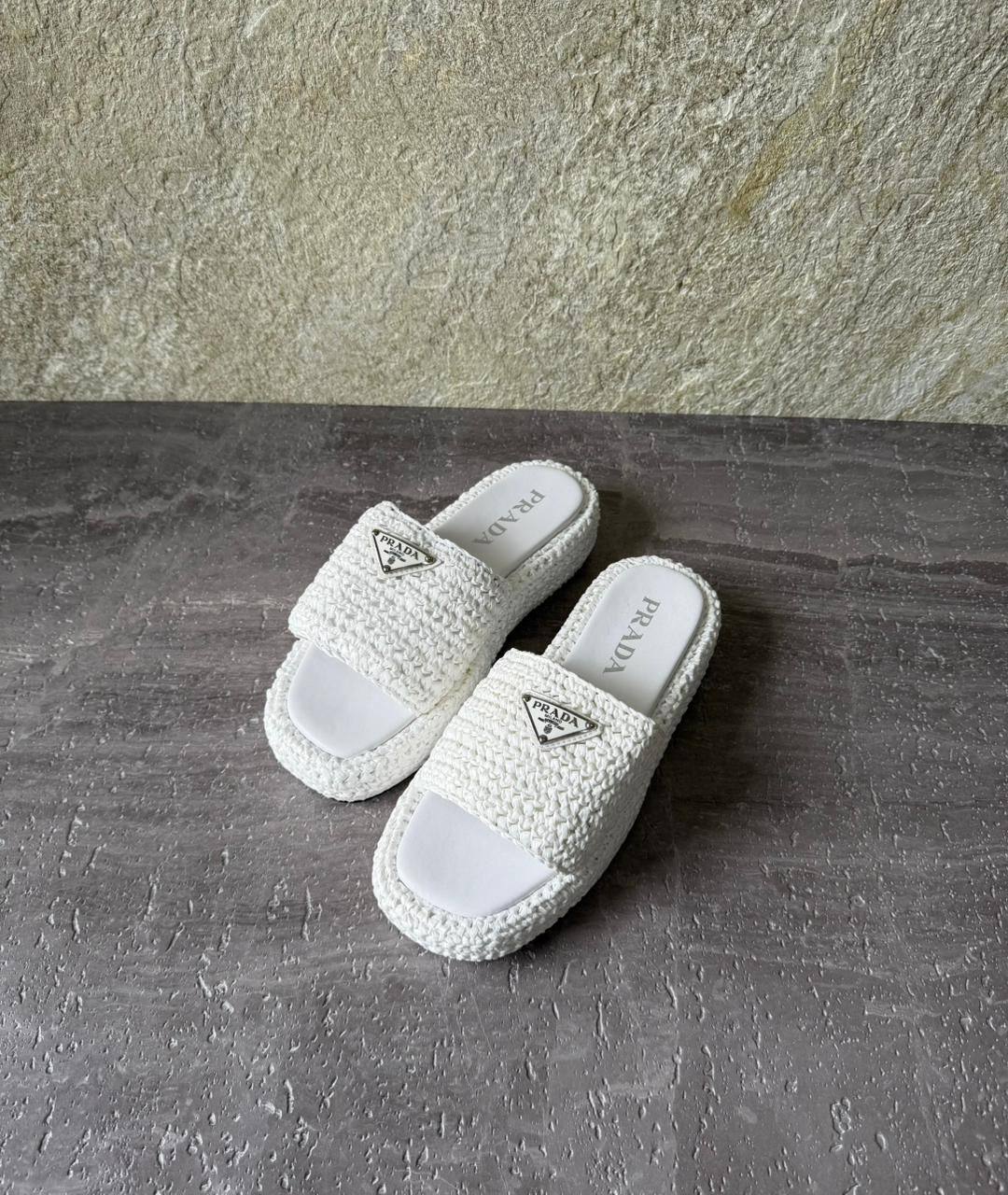PRADA 
SuperMaster Quality 💯
450 dhs✅
Size: 36-41💥

Zain171
♥️♥️♥️