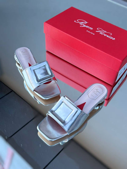 Roger vivier 
100 dhs🪙💕
Size 36-42

Zain55
♥️♥️♥️