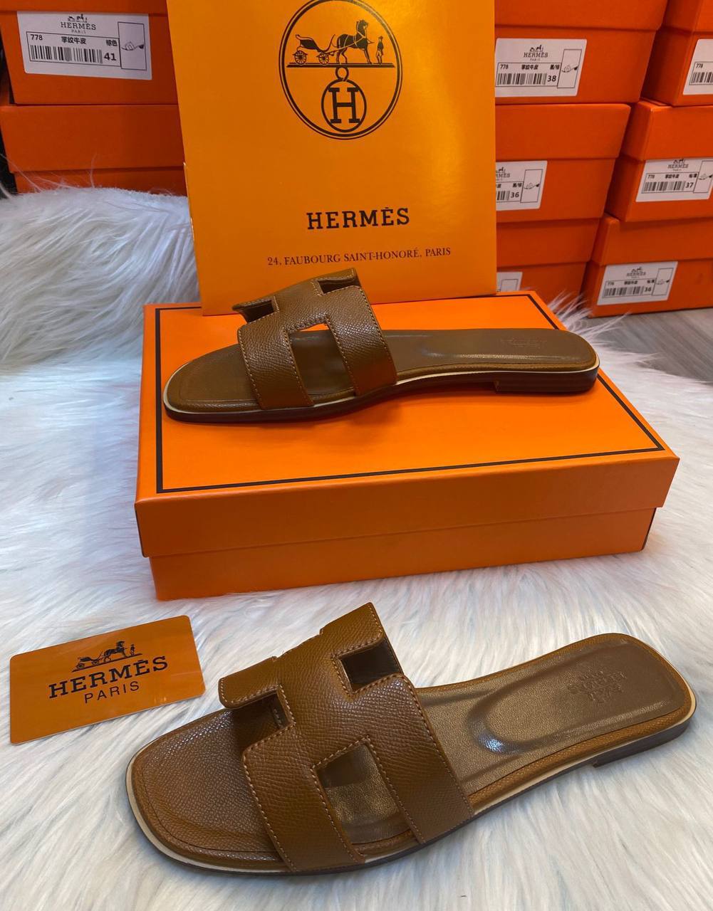 Hermes 

Flat Slippers, 

Size 36 To 41

85 dhs💓

Zain16
♥️♥️♥️