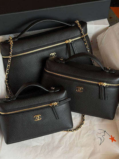 Chanel
 𝐕𝐀𝐍𝐈𝐓𝐘 𝐂𝐀𝐒𝐄 𝐖𝐈𝐓𝐇 𝐂𝐇𝐀𝐈𝐍 𝐒𝐔𝐏𝐄𝐑 𝐌𝐀𝐒𝐓𝐄𝐑 𝐐𝐔𝐀𝐋𝐈𝐓𝐘 
𝐋𝐀𝐑𝐆𝐄 -1300 dhs✅
𝐌𝐞𝐝𝐢𝐮𝐦 - 1250 dhs✅
𝐒𝐦𝐚𝐥𝐥 - 1200 dhs✅

ETAG4
♥️♥️♥️