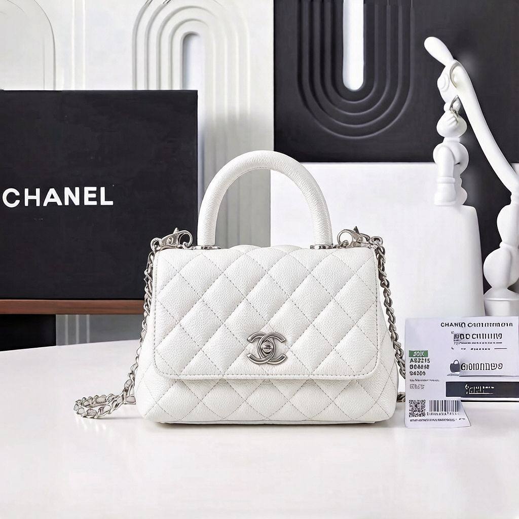 CHANEL 
 GOOD QUALITY 
WITH MAGNETS BOX 🎁

110 dhs✅

Zain39
♥️♥️♥️