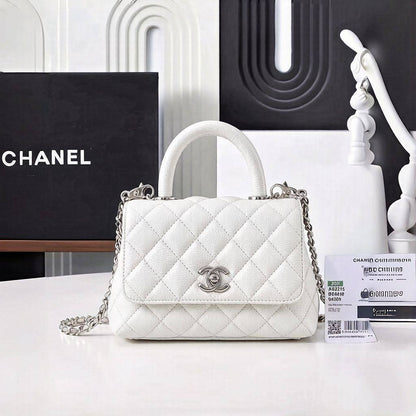 CHANEL 
 GOOD QUALITY 
WITH MAGNETS BOX 🎁

110 dhs✅

Zain39
♥️♥️♥️