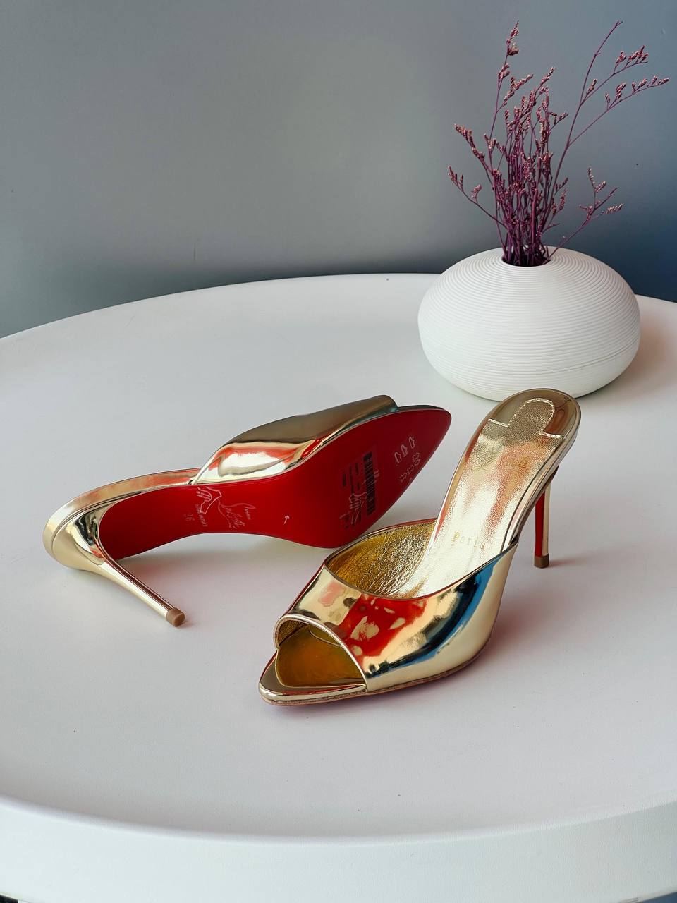 Christian Louboutin
𝑪𝒉𝒓𝒊𝒔𝒕𝒊𝒂𝒏 𝑳𝒐𝒖𝒃𝒐𝒖𝒕𝒊𝒏🤍❤️💛🖤
Size 36-41
_Super master high quality_🪡
470 dhs✅

Zain176
♥️♥️♥️