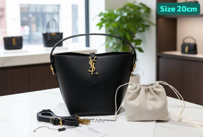 YSL
Good quality 
with box 
🎁🎁🎁

95 dhs🪙🌨️

Zain186
♥️♥️♥️