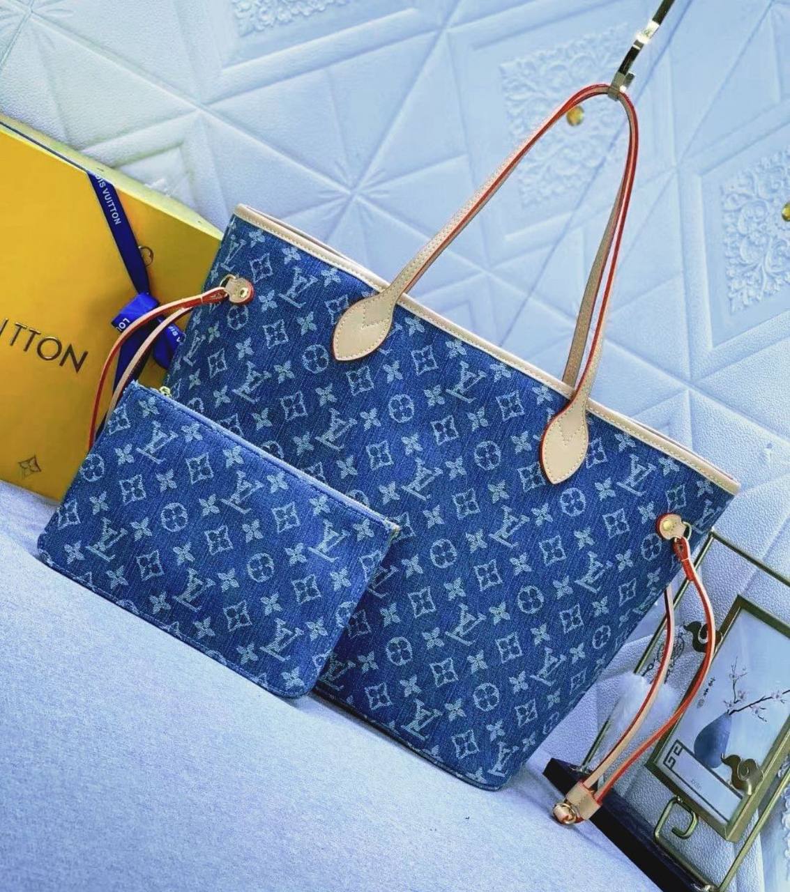 LOUIS VUITTON 

COPY ONE 

WITH BOX 

110 dhs🇦🇪🇦🇪

Zain295
♥️♥️♥️