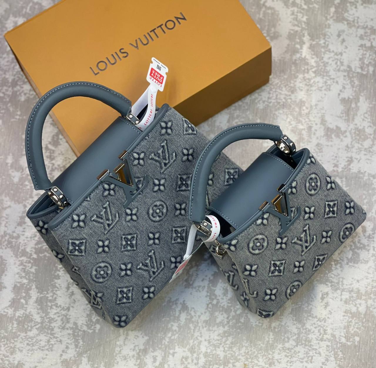 LV copy 1
Size 21cm 260 dhs✅ 
Size 28cm 270 dhs✅

Zain175
♥️♥️♥️