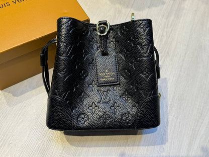 Lab
New 
20cm
BOX + Scraf🎁

105 dhs🪙🌨️

Zain44
♥️♥️♥️