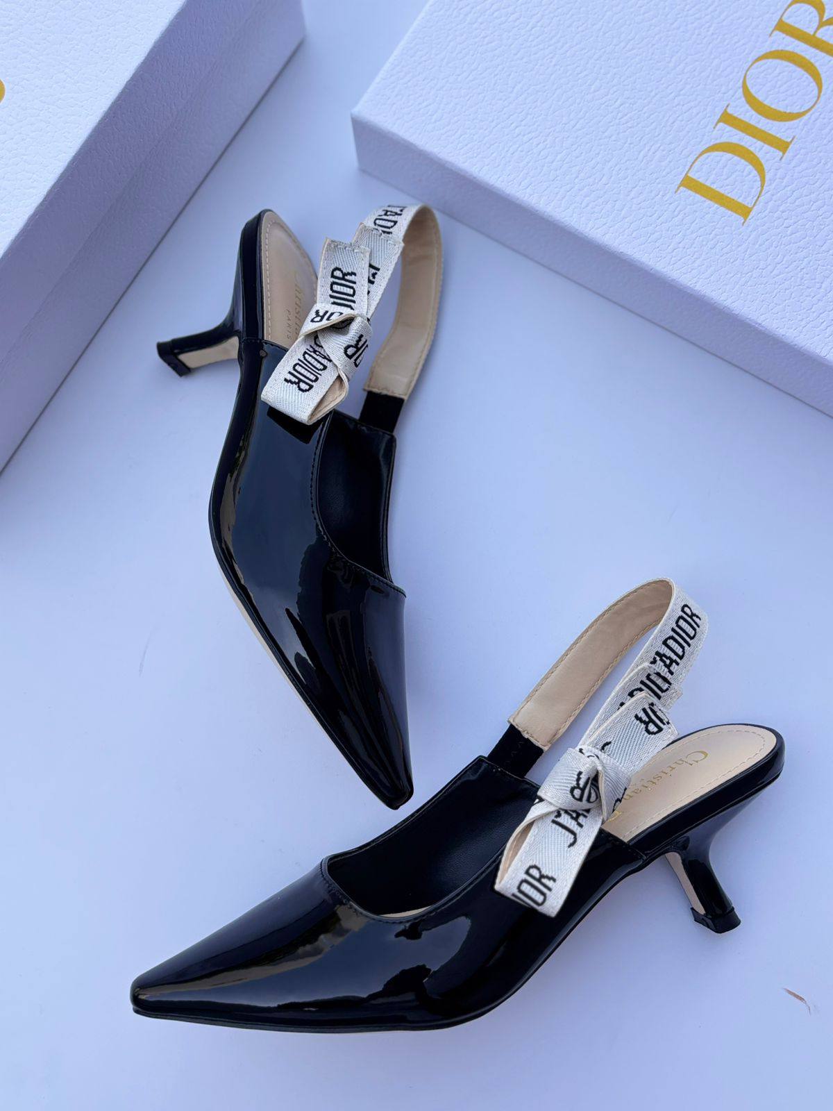 Dior 
120 dhs❣️
Size 36-42

Zain55
♥️♥️♥️