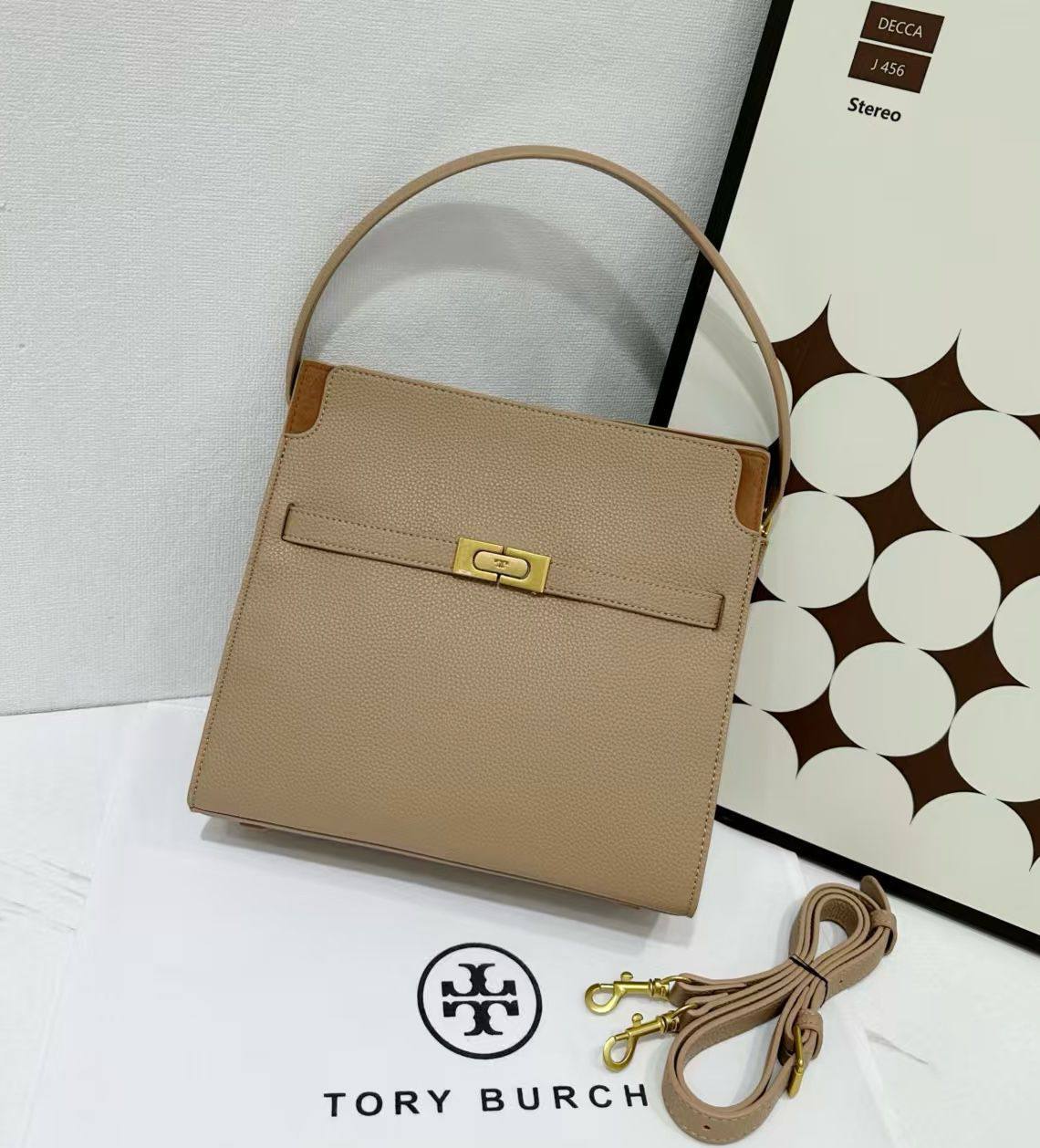TORY BURCH 
GOOD QUALITY 
110 DHS✅

Zain295
♥️♥️♥️