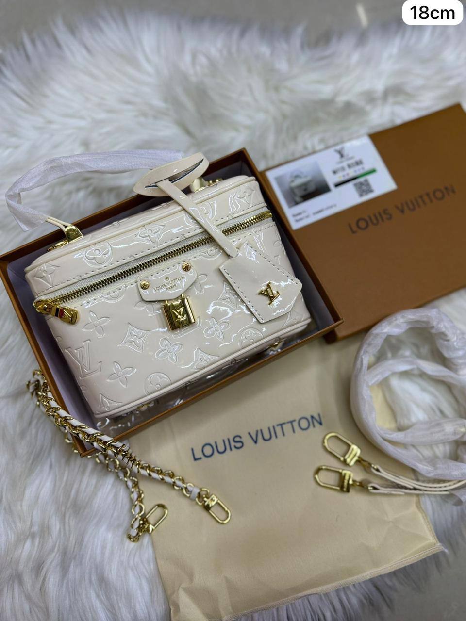 🌟 LV Vanity
1️⃣ First quality +🎁
Size :  18 * 12 cm
85 dhs✅
with box🎁

Zain115
♥️♥️♥️