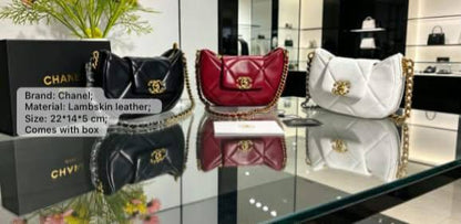 Chanel

115 dhs✅

with box 🎁

Size :22-14-5

Zain07
♥️♥️♥️
