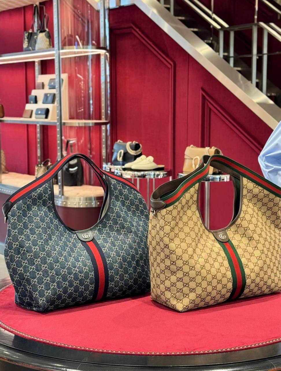 Gucci
105 dhs💓
size：big
Good quality

Zain35
♥️♥️♥️