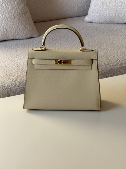 Hermes kelly epsom 28cm💕
master quality😍

with box❤️
🎁🎁🎁

420 dhs🪙💕

Zain52
♥️♥️♥️