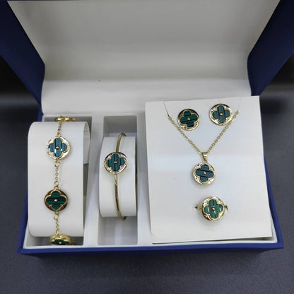 VCA set 
With box 
🎁🎁🎁

60 dhs✅

Zain25
♥️♥️♥️