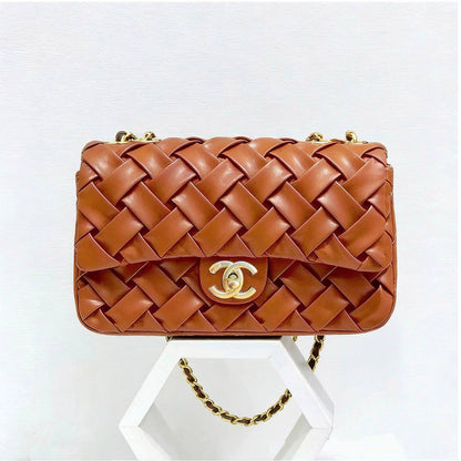 CHANEL 

HIGH QUALITY

 RESTOCK 
WITH BOX 

115 dhs🇦🇪🇦🇪🇦🇪

Zain295
♥️♥️♥️