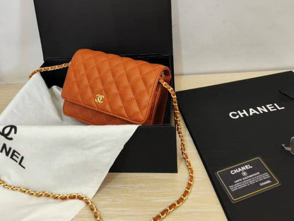 Chanel
85 dhs✅

with box
🎁🎁🎁

size 20cm

Zain26
♥️♥️♥️