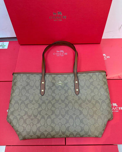 Coach 
With Box 
🎁🎁🎁

Without pouch
 90 dhs🪙💚

Zain250
♥️♥️♥️