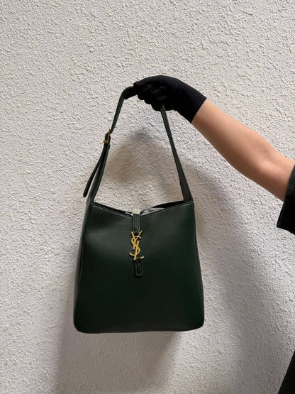 YSL 

with box
🎁🎁🎁

Size 27cm

110 dhs✅

Zain114
♥️♥️♥️
