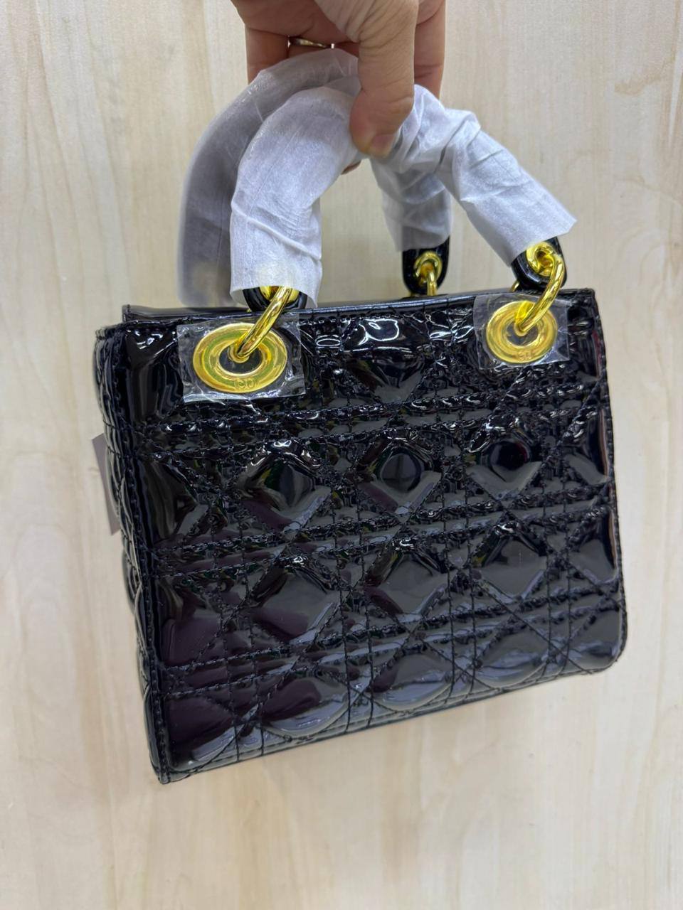 🌟 Lady  Dior 
1️⃣ First Quality +🎁
Size: 20 * 8 * 17 cm
95 dhs✅
with Box🎁

Zain115
♥️♥️♥️