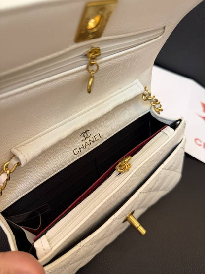 Chanel 
90 dhs💛
with box
size 20×5×14cm

Zain42
♥️♥️♥️
