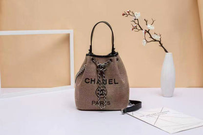 New arrived 
Chanel 
110 dhs🌺
Size 22 cm 

Zain161
♥️♥️♥️