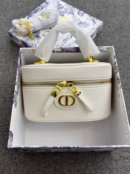 Mixed bags
Fendi
Dior
Chanel
YSL

95 dhs🇦🇪🇦🇪

Withbox
high quality

Zain26
♥️♥️♥️