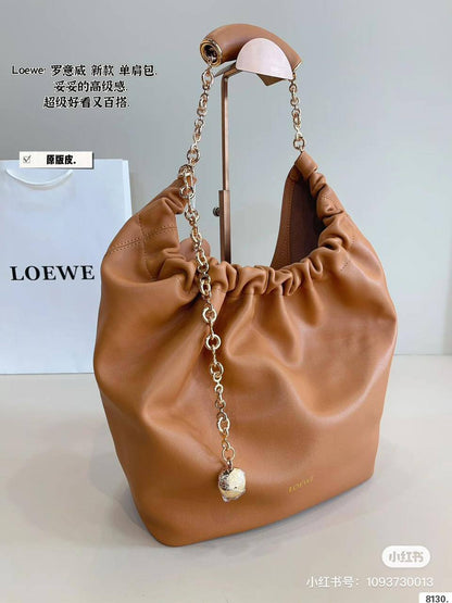 Loewe 💕💕 Master
Available colors🥰 
340 dhs❣️

Zain228
♥️♥️♥️