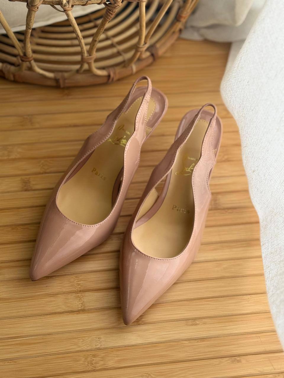 Christian Louboutin
AA Quality
𝘀𝗶𝘇𝗲: 𝟯𝟲 𝘁𝗼𝗼 𝟰2
450 dhs🇦🇪🇦🇪

Zain303
♥️♥️♥️