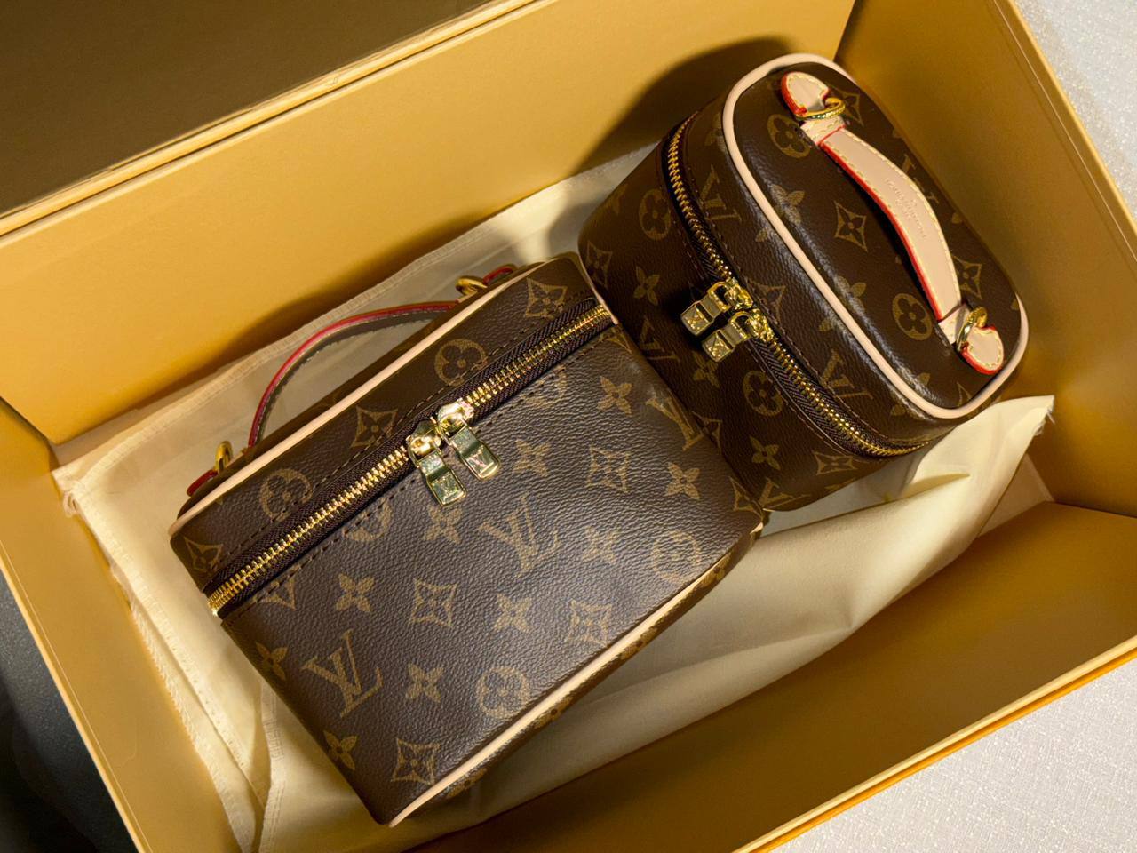 LV 
Small 95 dhs🌺
Medium 105 dhs🌺
Big 110 dhs🌺

Zain175
♥️♥️♥️