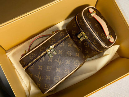 LV 
Small 95 dhs🌺
Medium 105 dhs🌺
Big 110 dhs🌺

Zain175
♥️♥️♥️