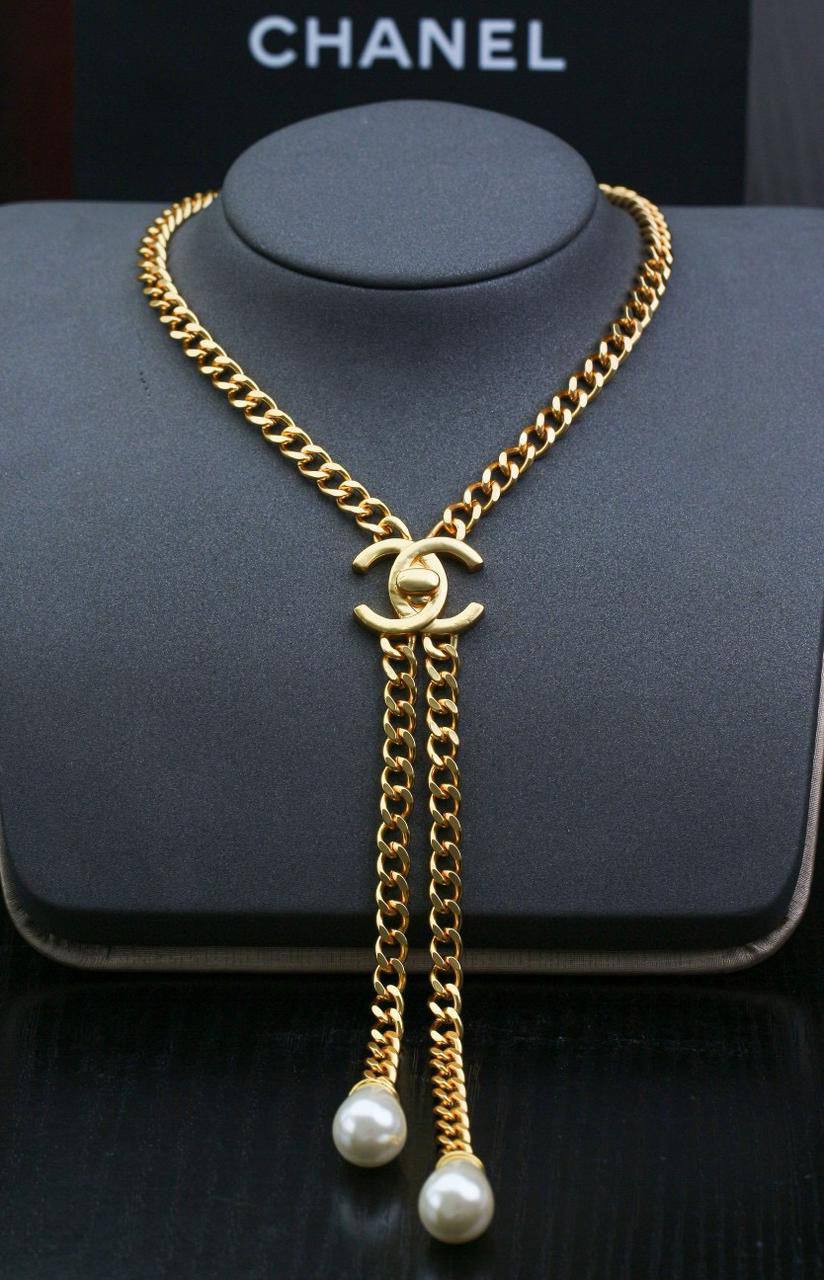 CHANEL❤️‍🔥*
Necklace🌸
Earring 🌊
Master quality 💯

With normal boxes 🗃️ 
90 dhs🪙🌨️

With master box 📦 
110 dhs🪙🌨️

Zain216
♥️♥️♥️