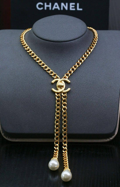 CHANEL❤️‍🔥*
Necklace🌸
Earring 🌊
Master quality 💯

With normal boxes 🗃️ 
90 dhs🪙🌨️

With master box 📦 
110 dhs🪙🌨️

Zain216
♥️♥️♥️