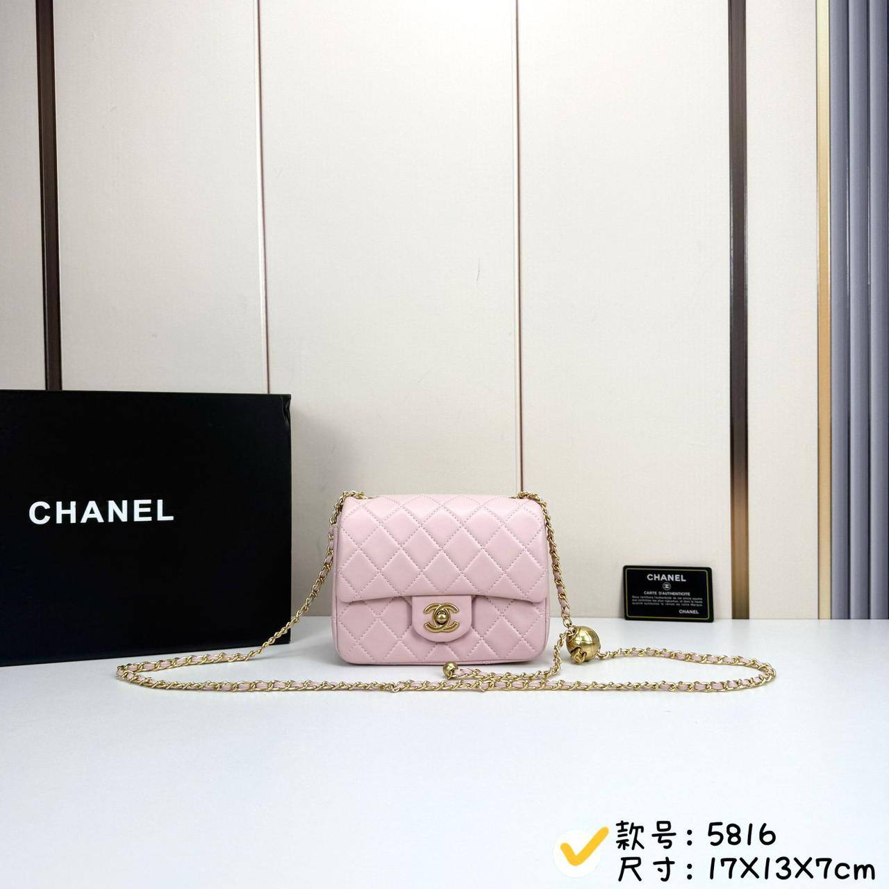 Chanel
Master
240 dhs🌺

#17cm
#with box💕❤️🙋‍♂️

Zain228
♥️♥️♥️